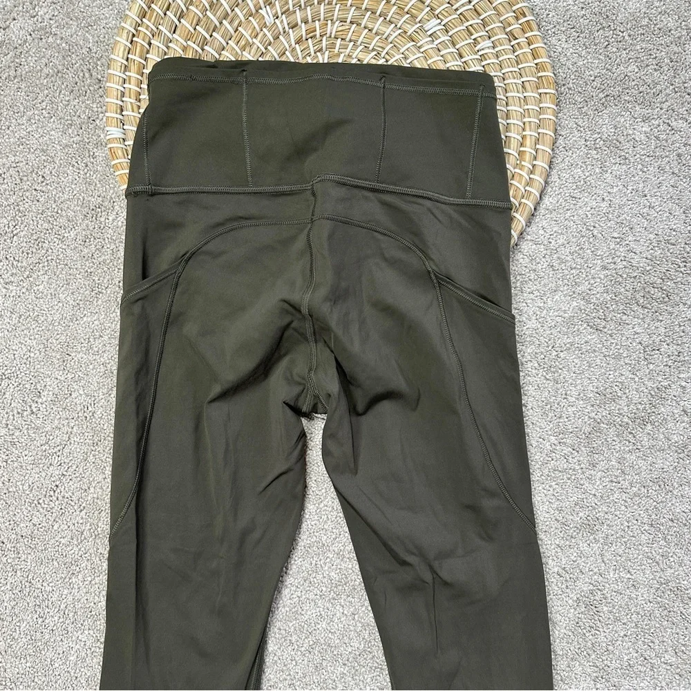 Lululemon Women’s Fast & Free Crop II Nulux 19